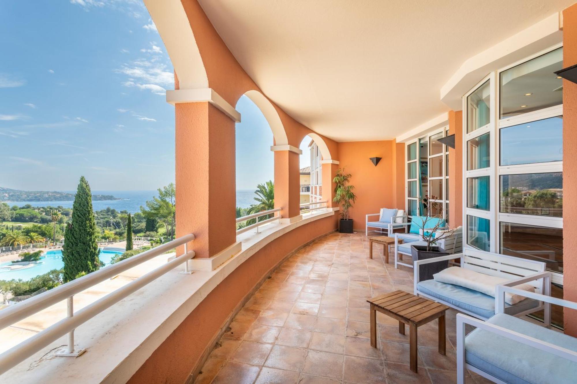 Hotel De L'Esterel Pierre & Vacances Saint-Raphaël Buitenkant foto